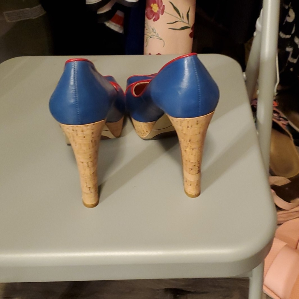 Heels - Picture 2 of 3